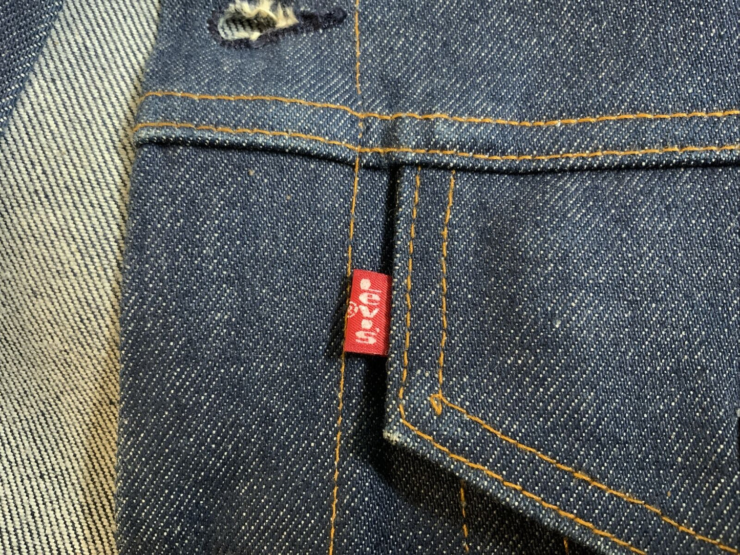 VTG DEADSTOCK 80s USA LEVIS RED TAB TYPE 3 TRUCKER DENIM JACKET 777 STAMP 34 XS