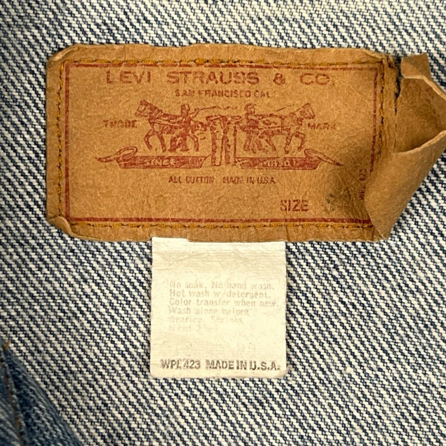 VTG 1970s USA MADE LEVIS RED TAB TYPE 3 TRUCKER DENIM JACKET 527 STAMP 37 S