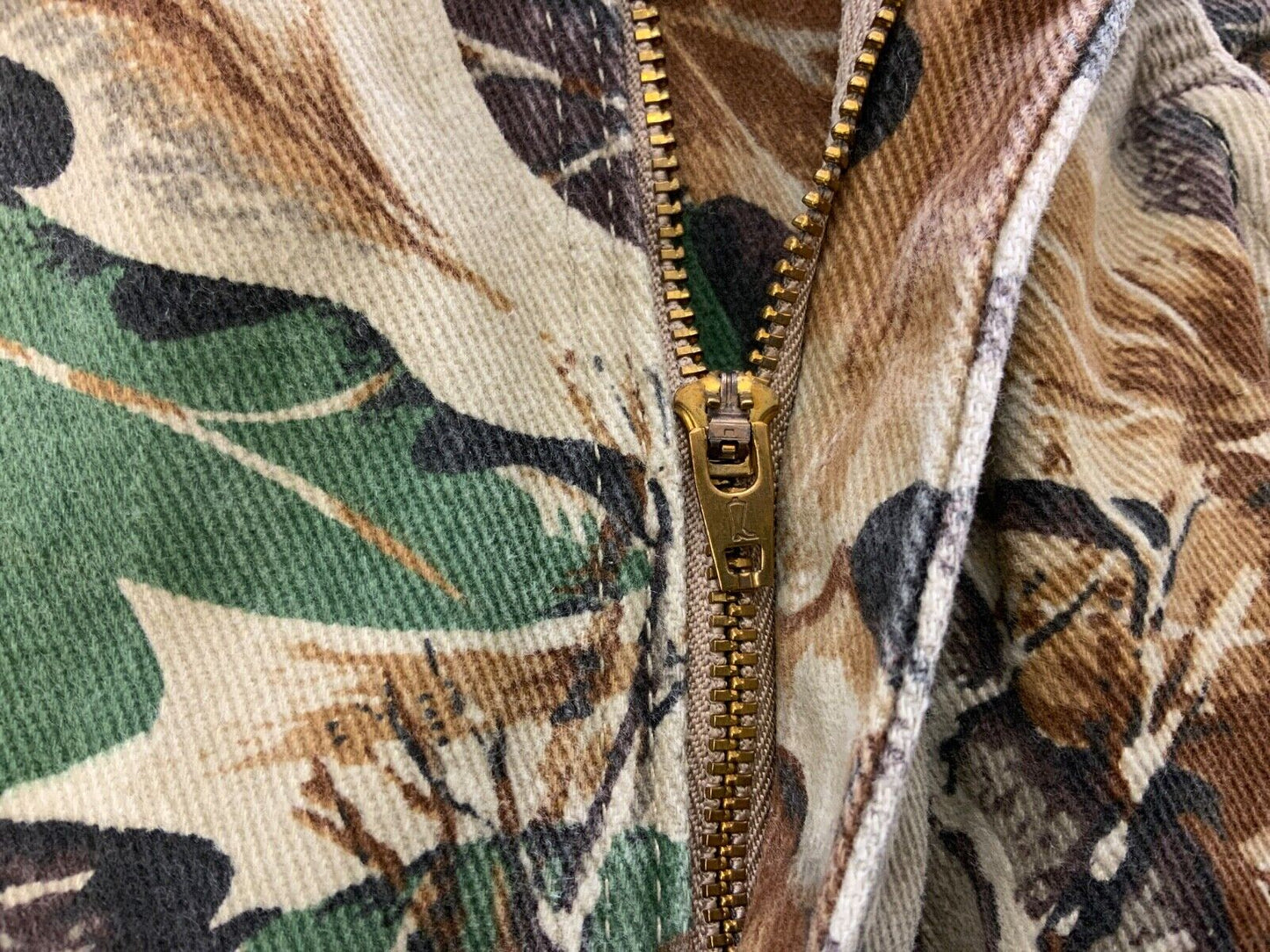 VTG USA MADE WRANGLER ADVANTAGE REAL TREE CAMOUFLAGE HUNTING JEANS 28W 32L