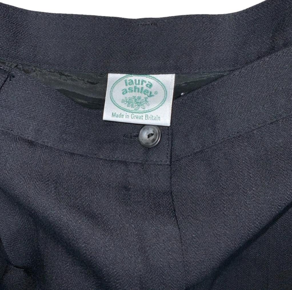VTG 90s 'LAURA ASHLEY' BLACK HIGH-WAIST HOLIDAY BEACH CHINO SHORTS SMALL 6