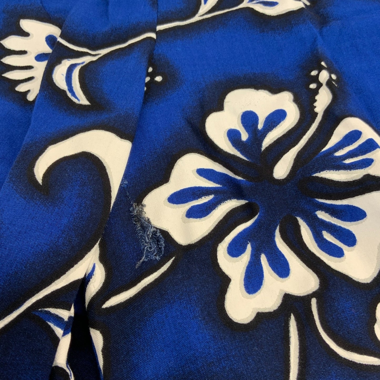 VTG 'HIBISCUS COLLECTION HAWAII' BLUE WHITE FLORAL HAWAIIAN BEACH SURF SHORTS XL