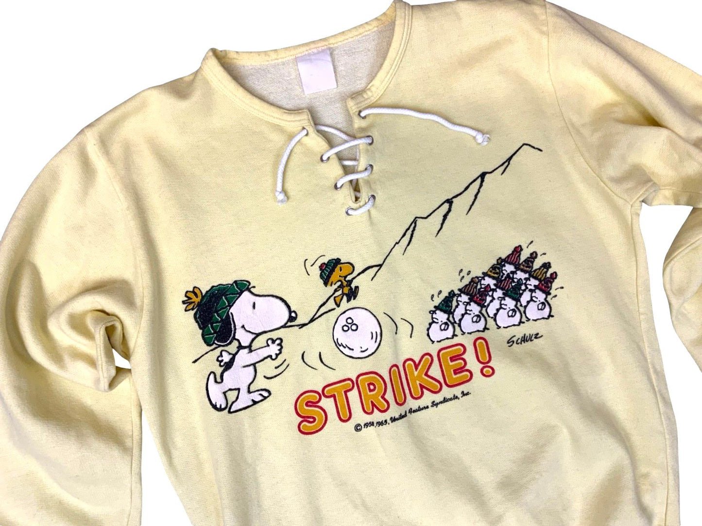 VTG 70s 80s SNOOPY PEANUTS WINTER BOWLING SWEATSHIRT LEMON YELLOW SCHULZ S