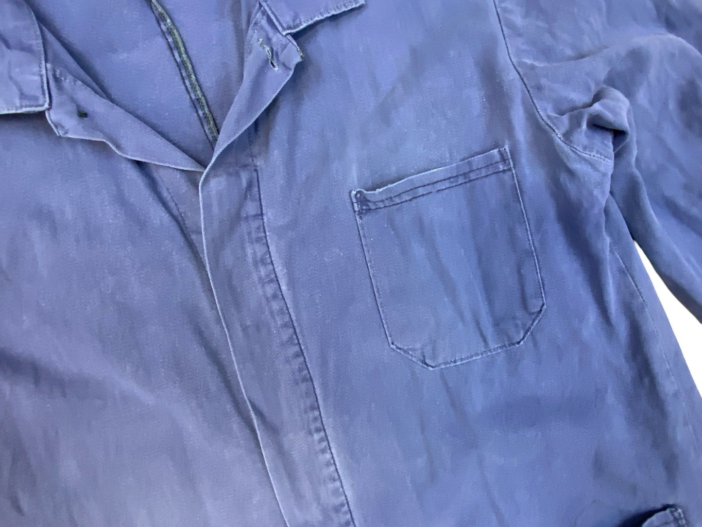 VTG DISTRESSED FADED INDIGO HERRINGBONE COTTON EU FRENCH WORKWEAR CHORE JACKET M