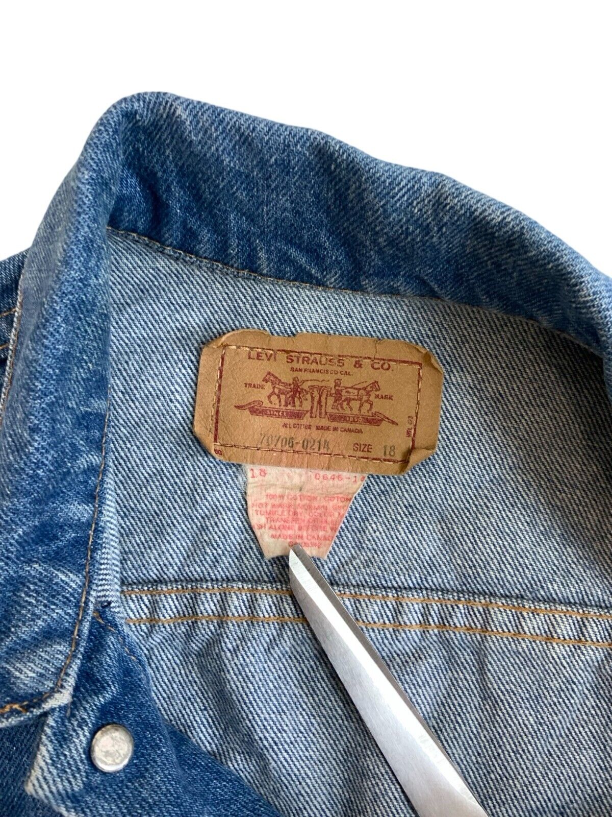 VTG 1980S LADIES CANADIAN LEVIS RED TAB TYPE 3 TRUCKER DENIM JACKET MOD XS 37
