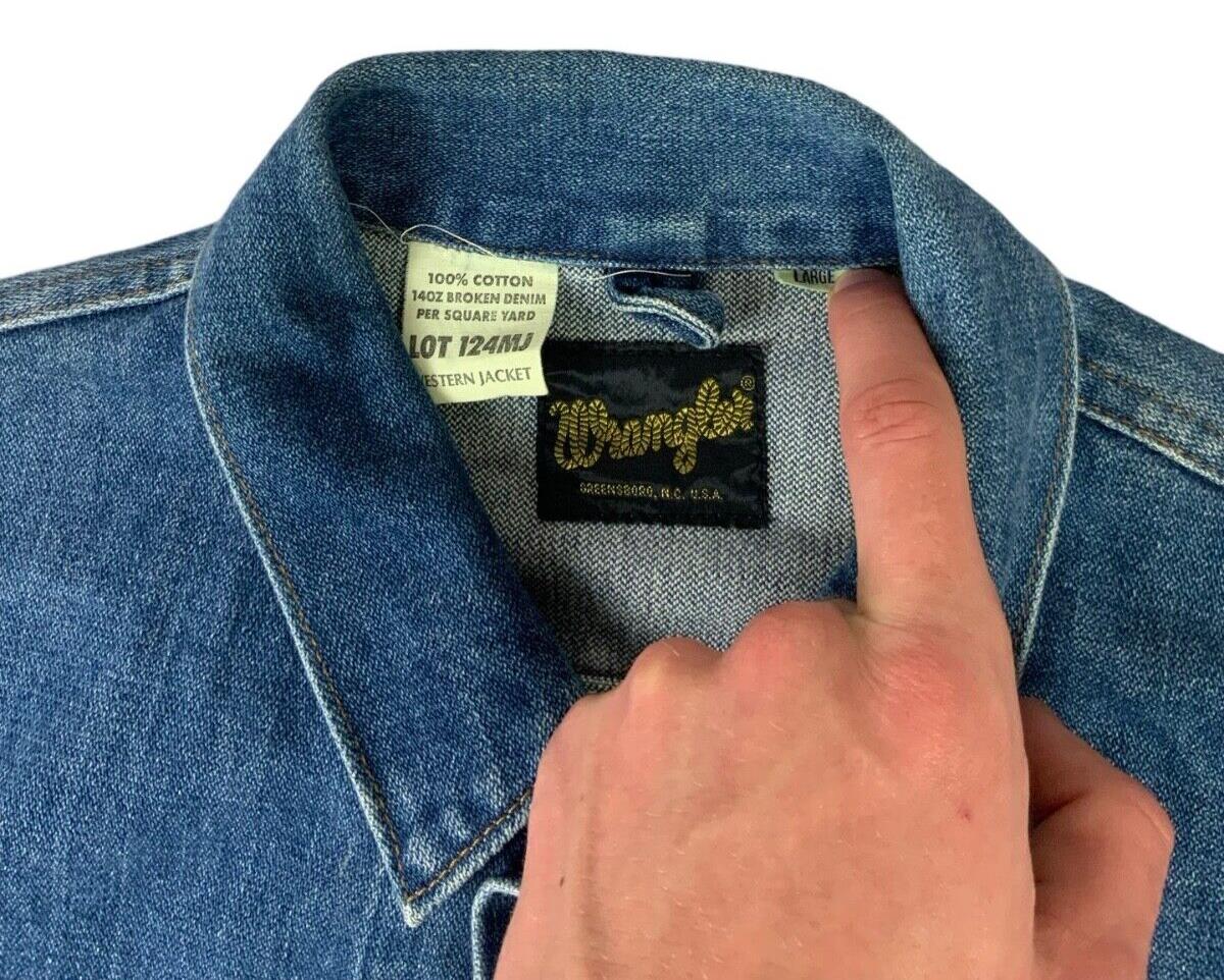 VTG WRANGLER REAR FELT LOGO 4 POCKET DENIM WESTERN JACKET COWBOY RODEO S 38”