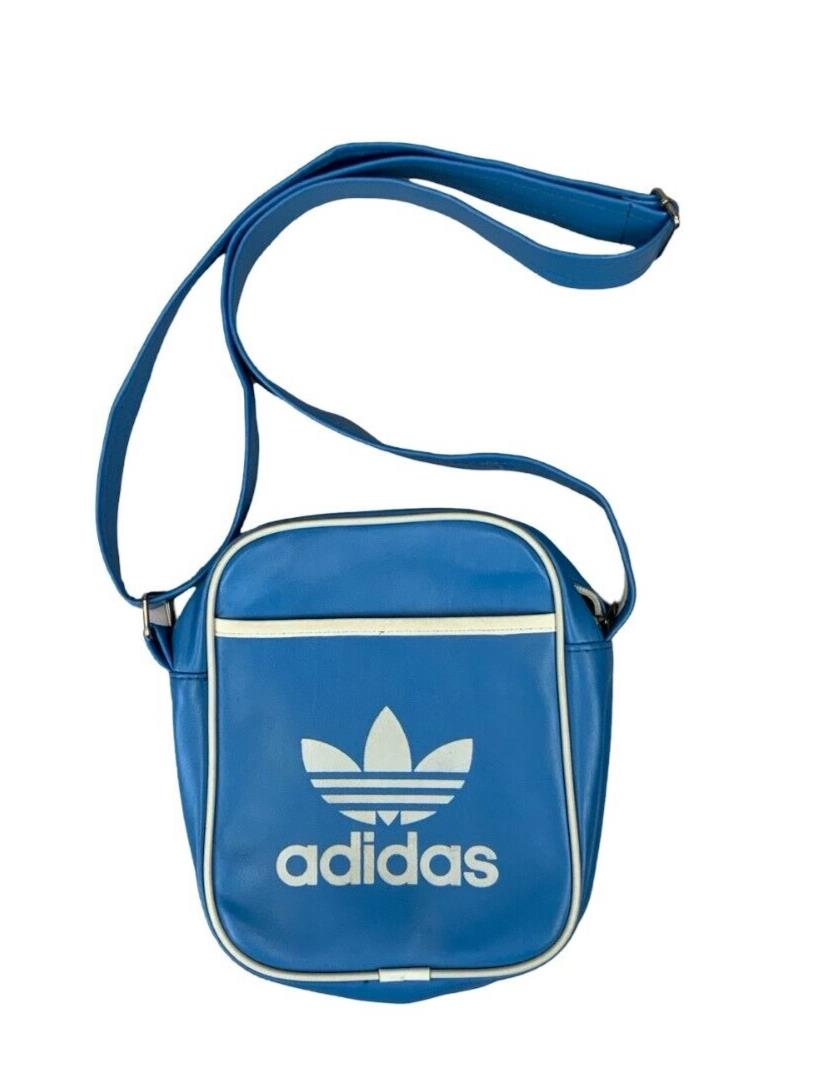VTG 00s ADIDAS ORIGINALS LIGHT BLUE SMALL CROSSBODY FAUX LEATHER MESSENGER BAG