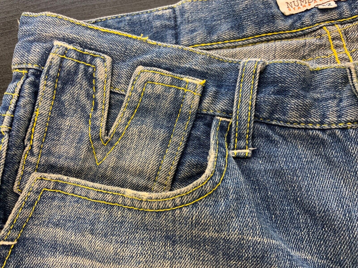 MAGIC NUMBER JAPAN DISTRESSED LIGHT WASH DENIM JEANS W32 L31