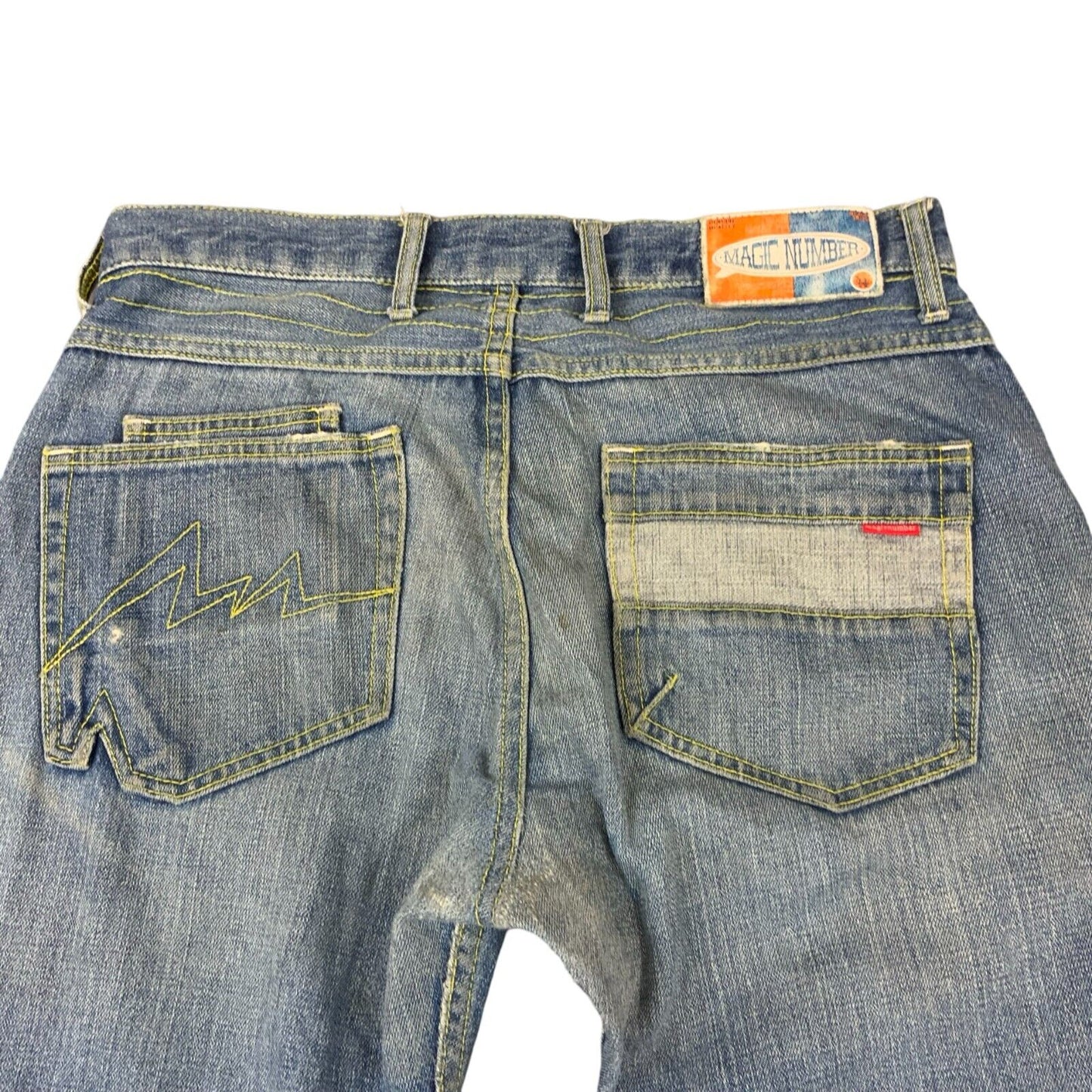 MAGIC NUMBER JAPAN DISTRESSED LIGHT WASH DENIM JEANS W32 L31