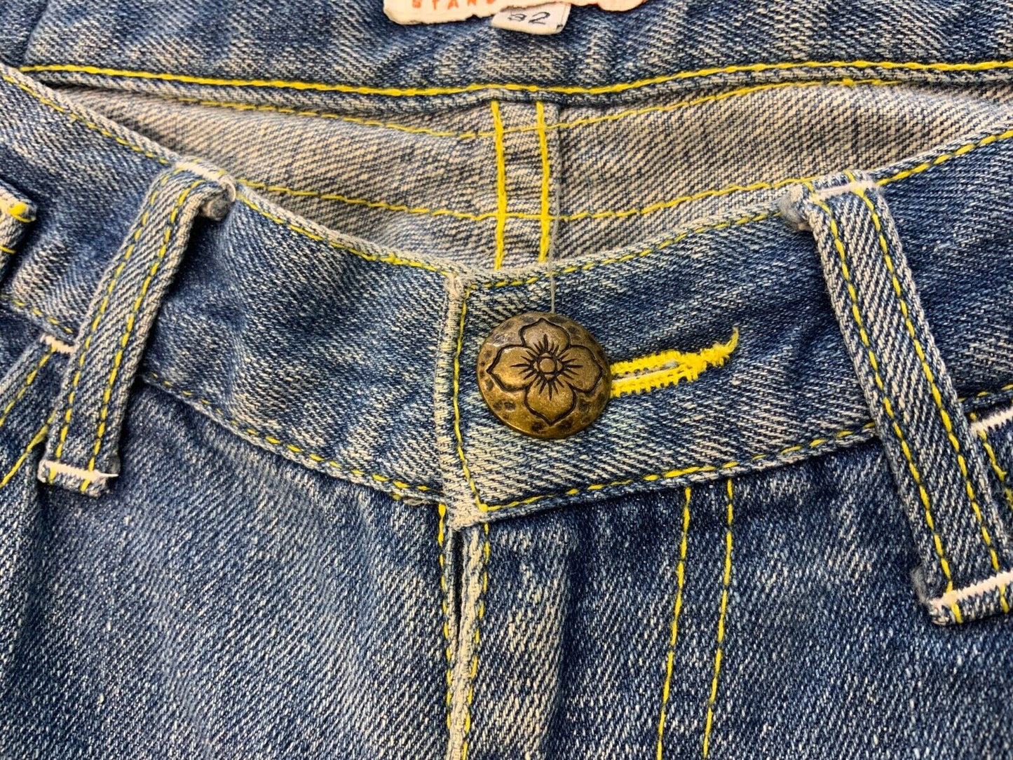 MAGIC NUMBER JAPAN DISTRESSED LIGHT WASH DENIM JEANS W32 L31
