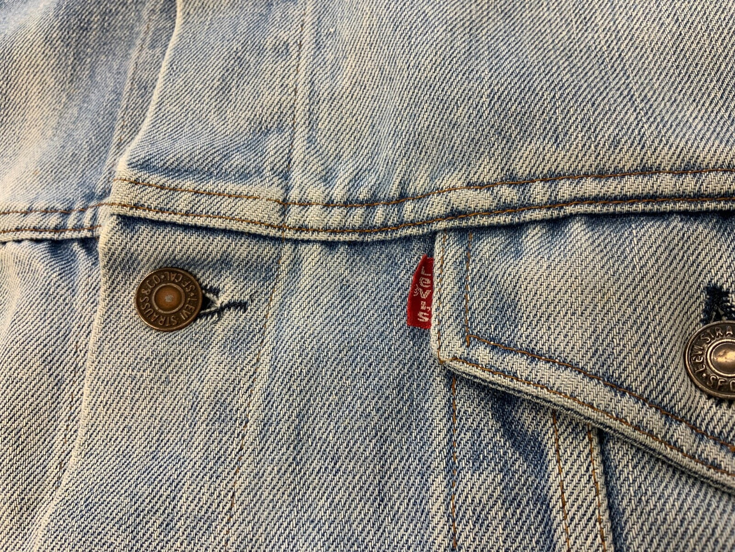 ORIGINAL 1970s USA LEVIS RED TAB TYPE 3 TRUCKER DENIM JACKET LIGHT WASH L