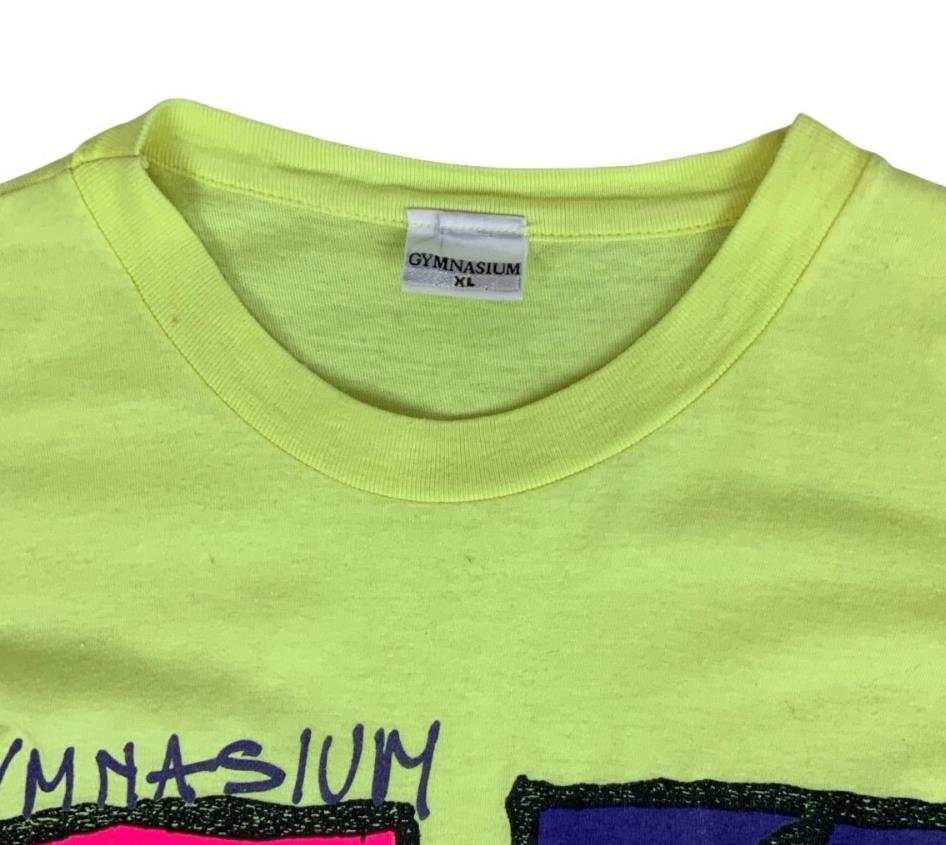 VTG 90S NEON YELLOW GYMNASIUM SINGLE STITCH SURFER GRAPHIC TEE M/L