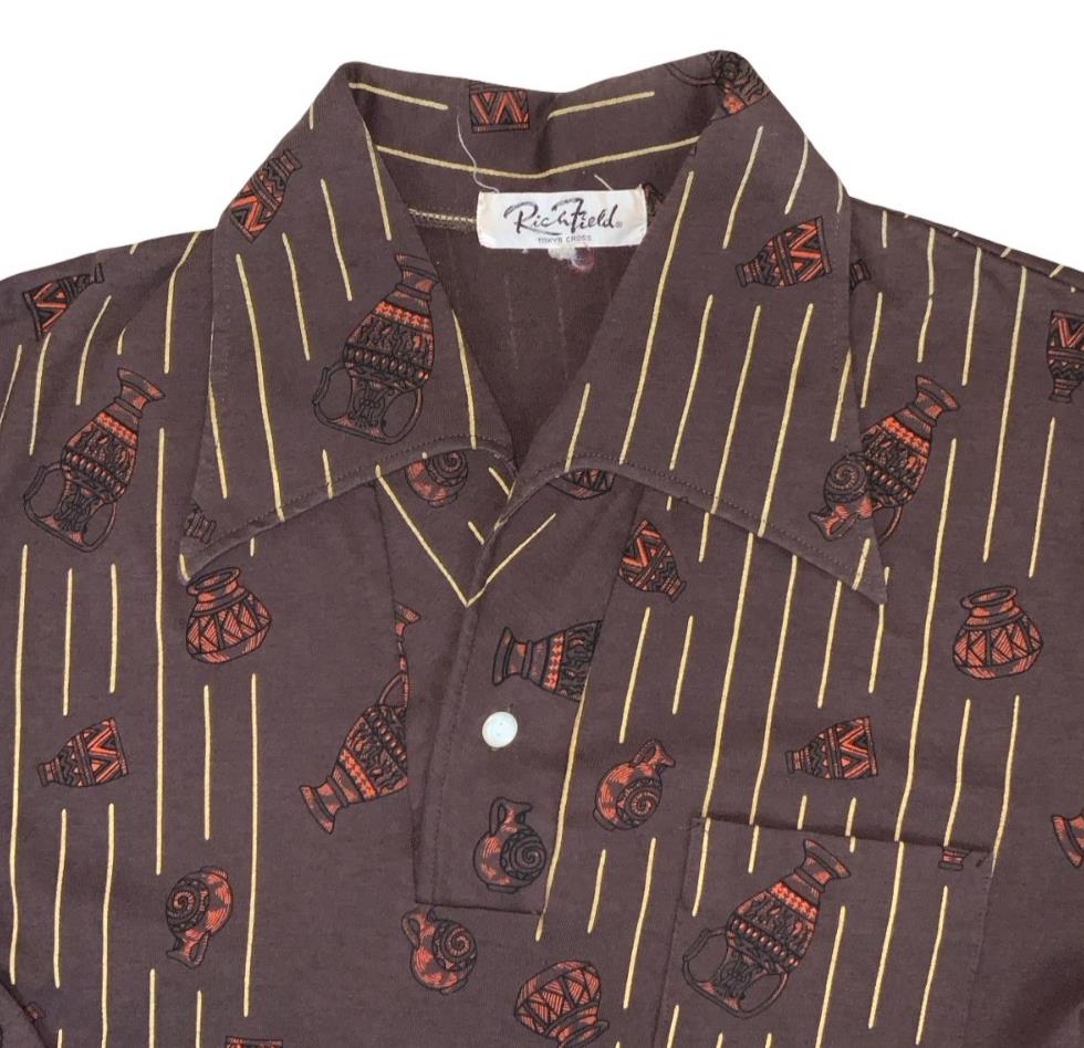 VTG 70s 'RICH FIELD' TOKYO CROSS BROWN AFRICAN POTS GRAPHIC PRINT SHIRT S