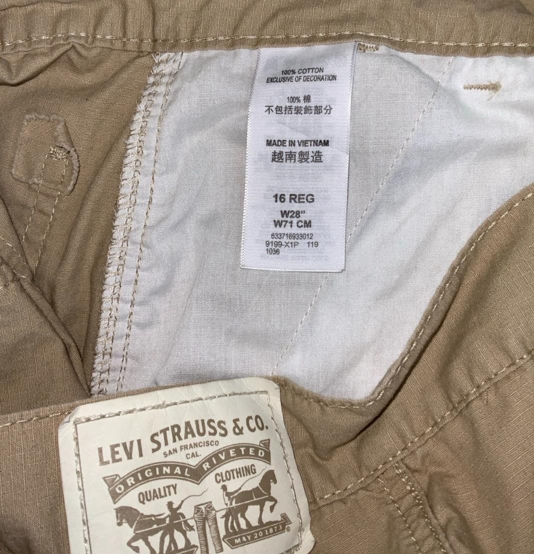 VTG 90s y2k 'LEVI'S' BEIGE CARGO RED TAB HIKING BEACH SUMMER MIDI SHORTS S
