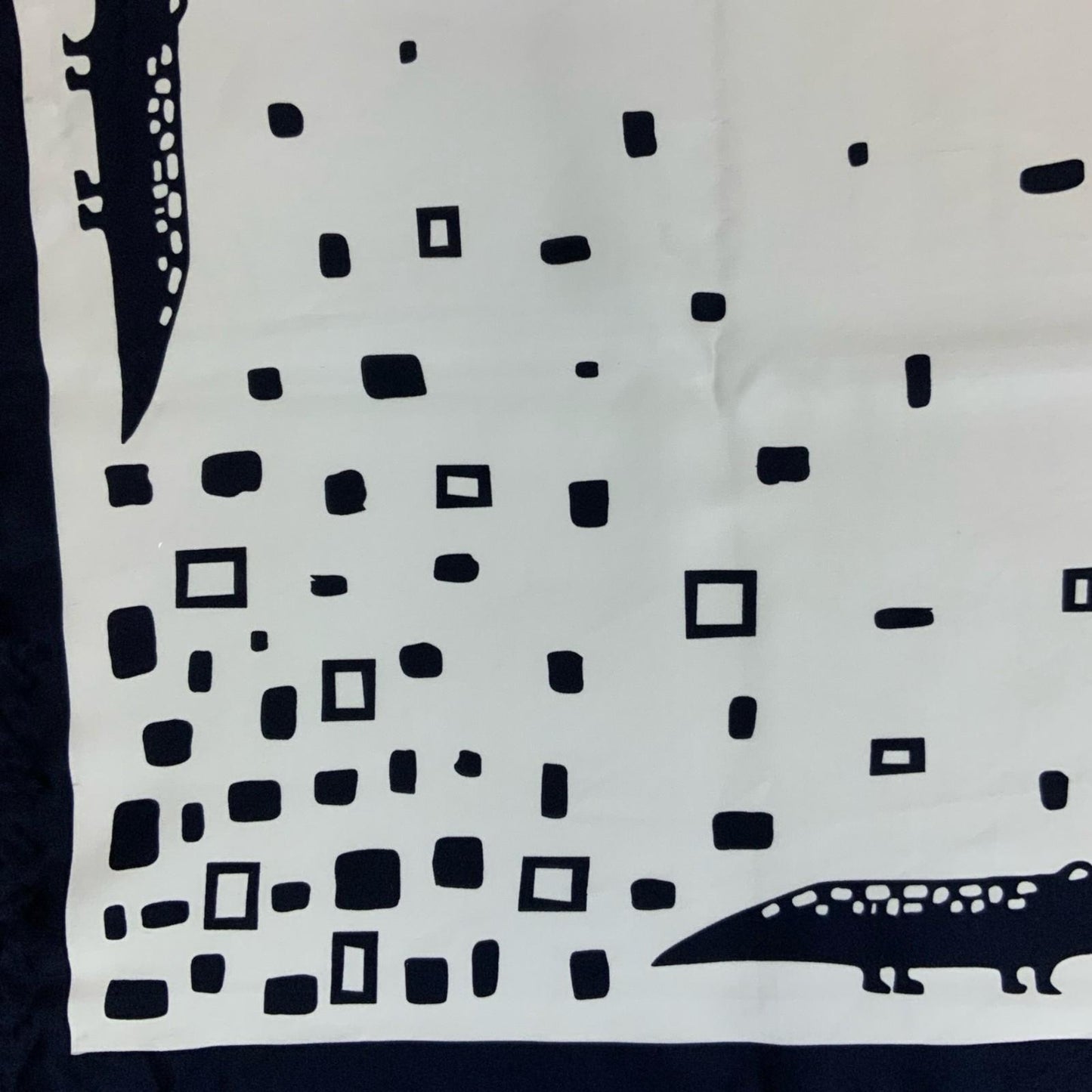 VTG WHITE NAVY BLUE CROCODILE GEOMETRIC NATURE-INSPIRED ART SQUARE SCARF