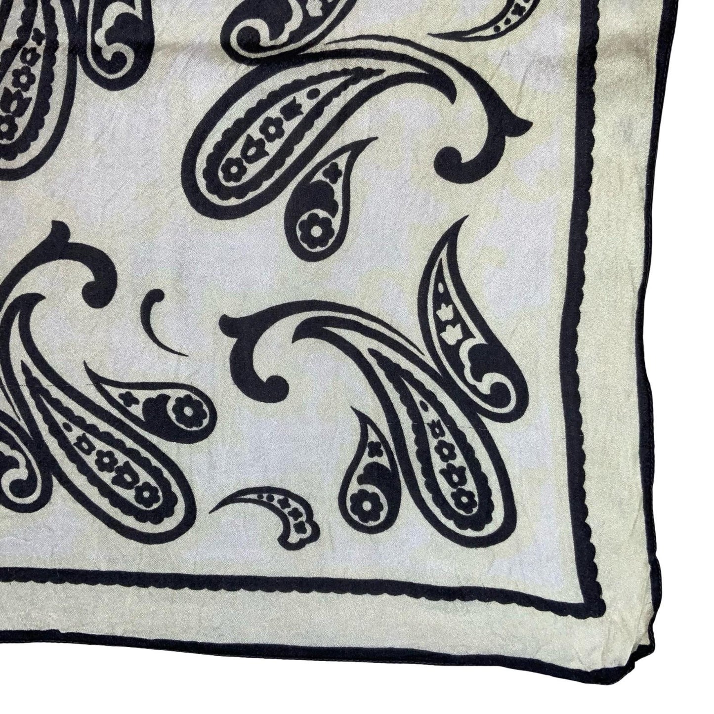 VTG BLACK YELLOW CREAM PAISLEY LIGHTWEIGHT BANDANA PATTERNED SQUARE SCARF