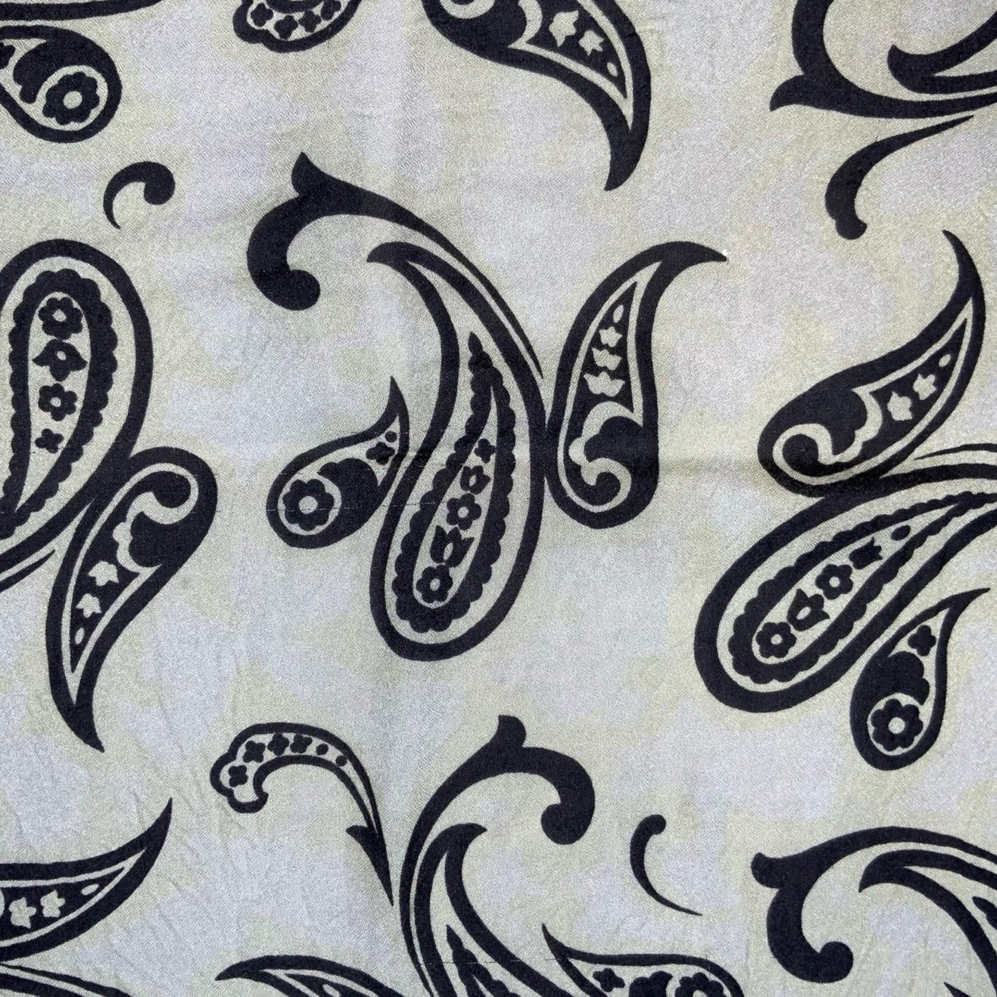 VTG BLACK YELLOW CREAM PAISLEY LIGHTWEIGHT BANDANA PATTERNED SQUARE SCARF