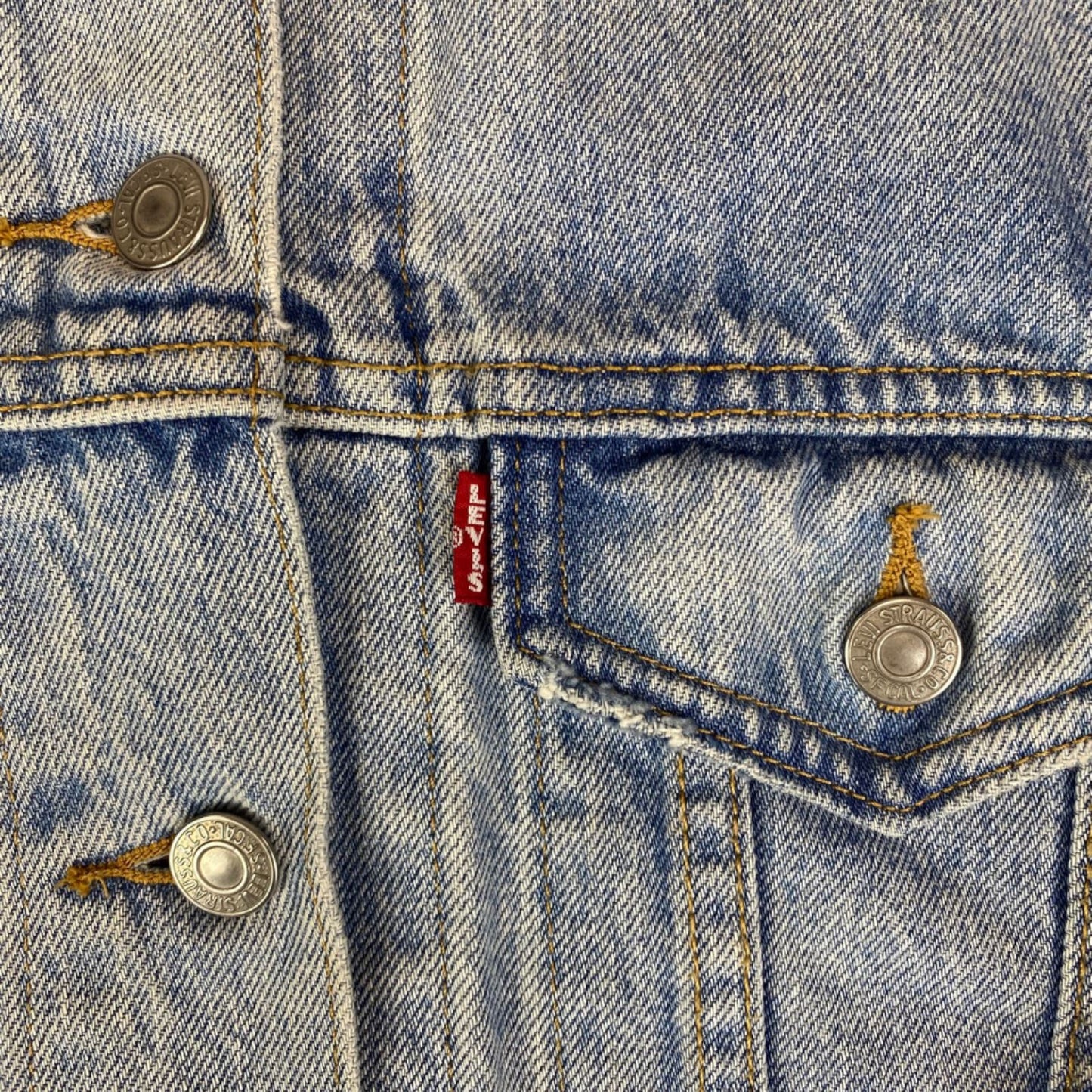 LEVIS PREMIUM BIG E RED TAB TYPE 3 TRUCKER DENIM JACKET WITH CHENILLE PATCH 36”S