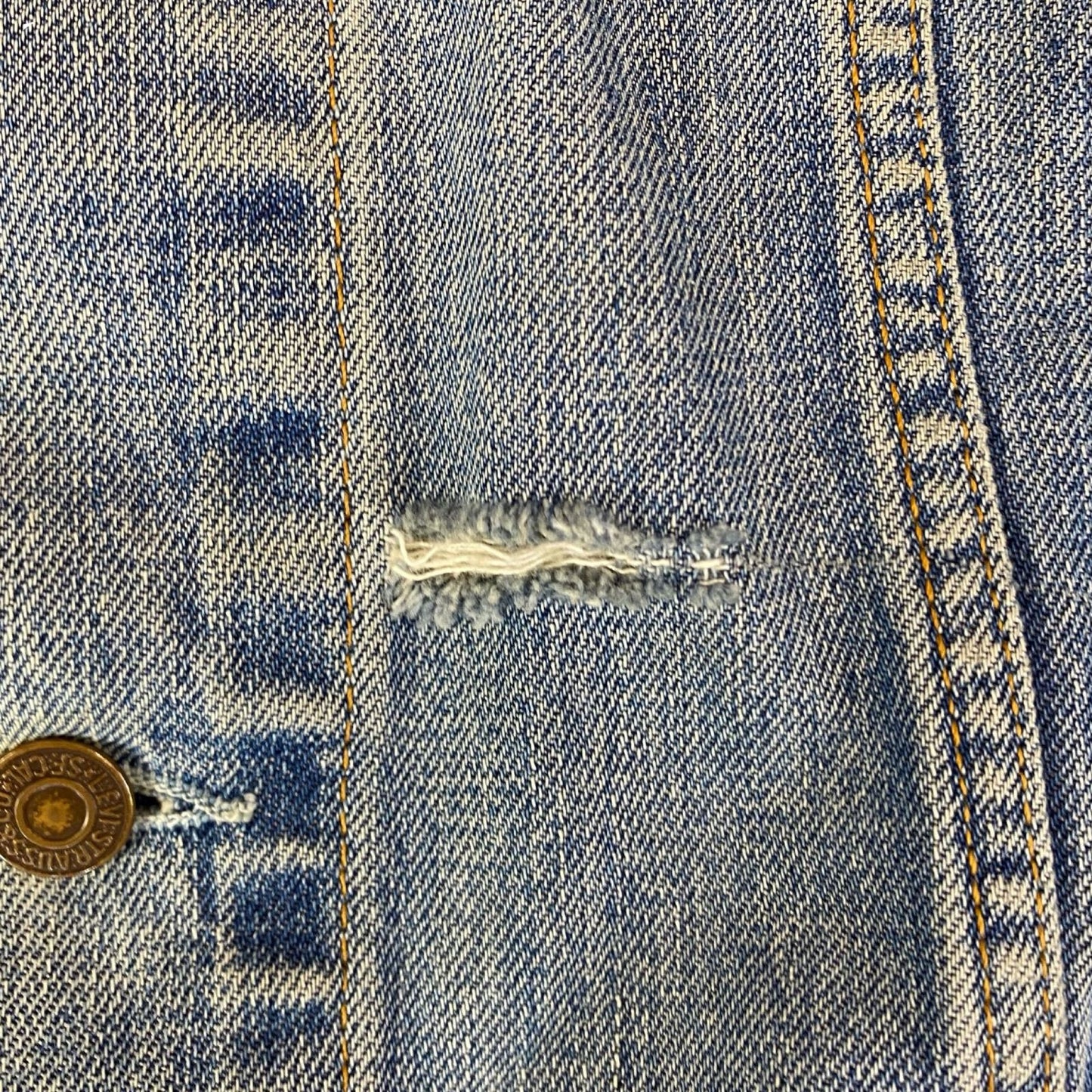 VTG 90s FADED BLUE DISTRESSED LEVIS RED TAB TYPE 3 TRUCKER DENIM JACKET 41” M