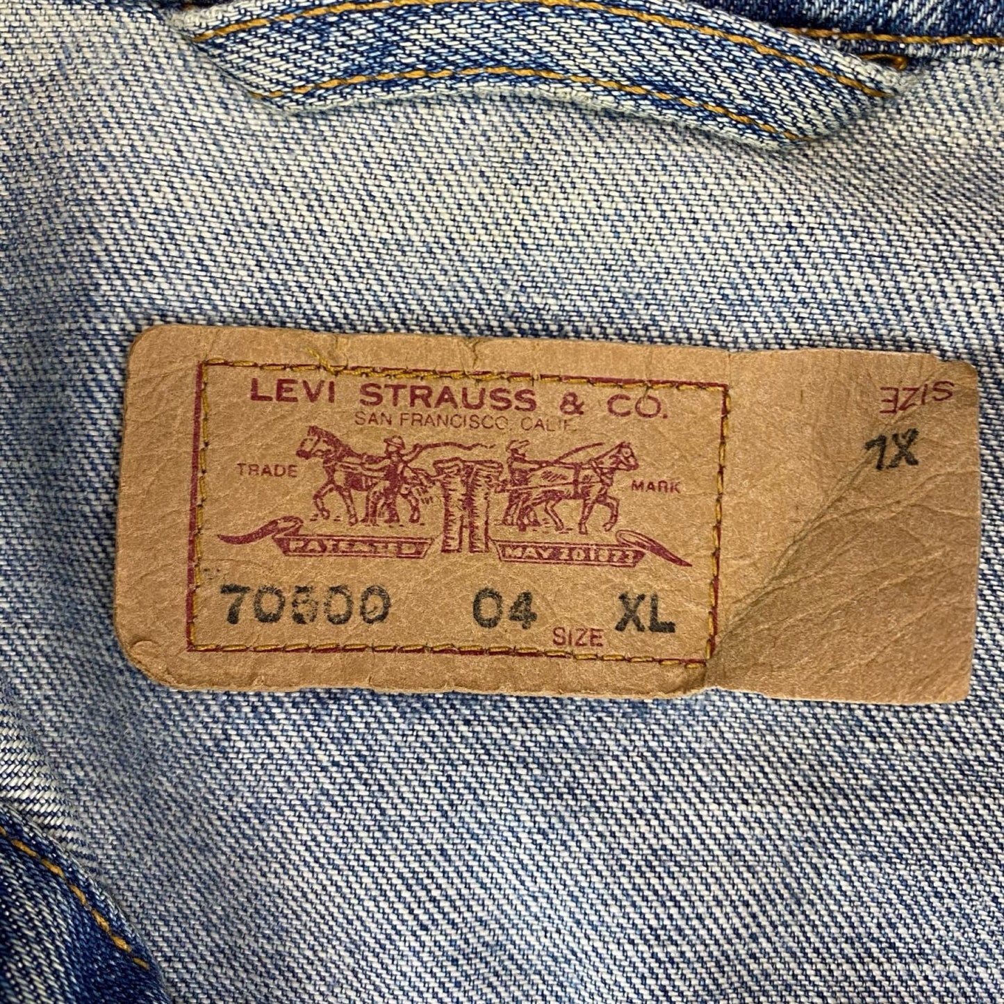 VTG 90s FADED BLUE DISTRESSED LEVIS RED TAB TYPE 3 TRUCKER DENIM JACKET 41” M
