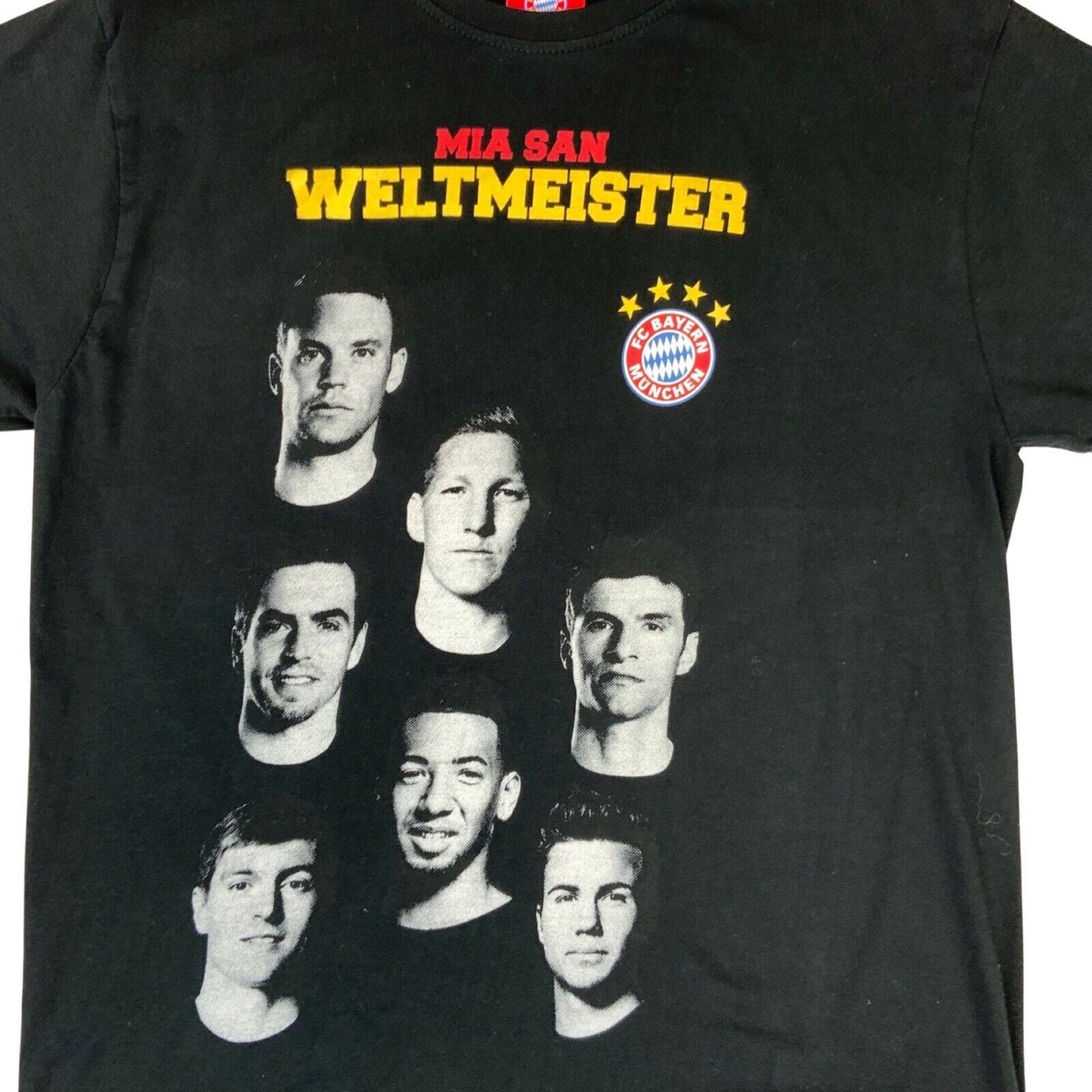 Official Bayern Munich FC ‘Mia San Weltmeister’ Bundesliga Graphic T-Shirt Small