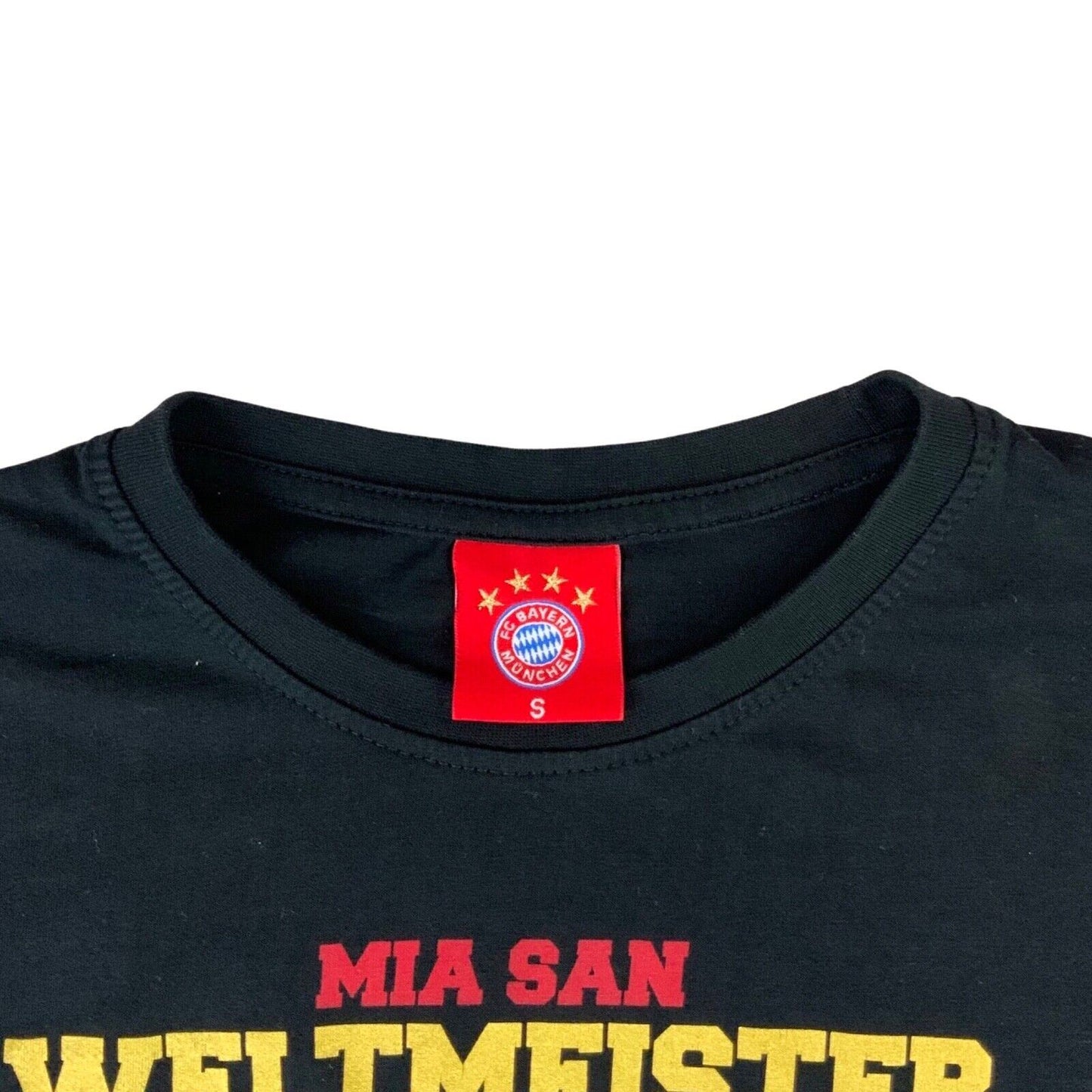 Official Bayern Munich FC ‘Mia San Weltmeister’ Bundesliga Graphic T-Shirt Small