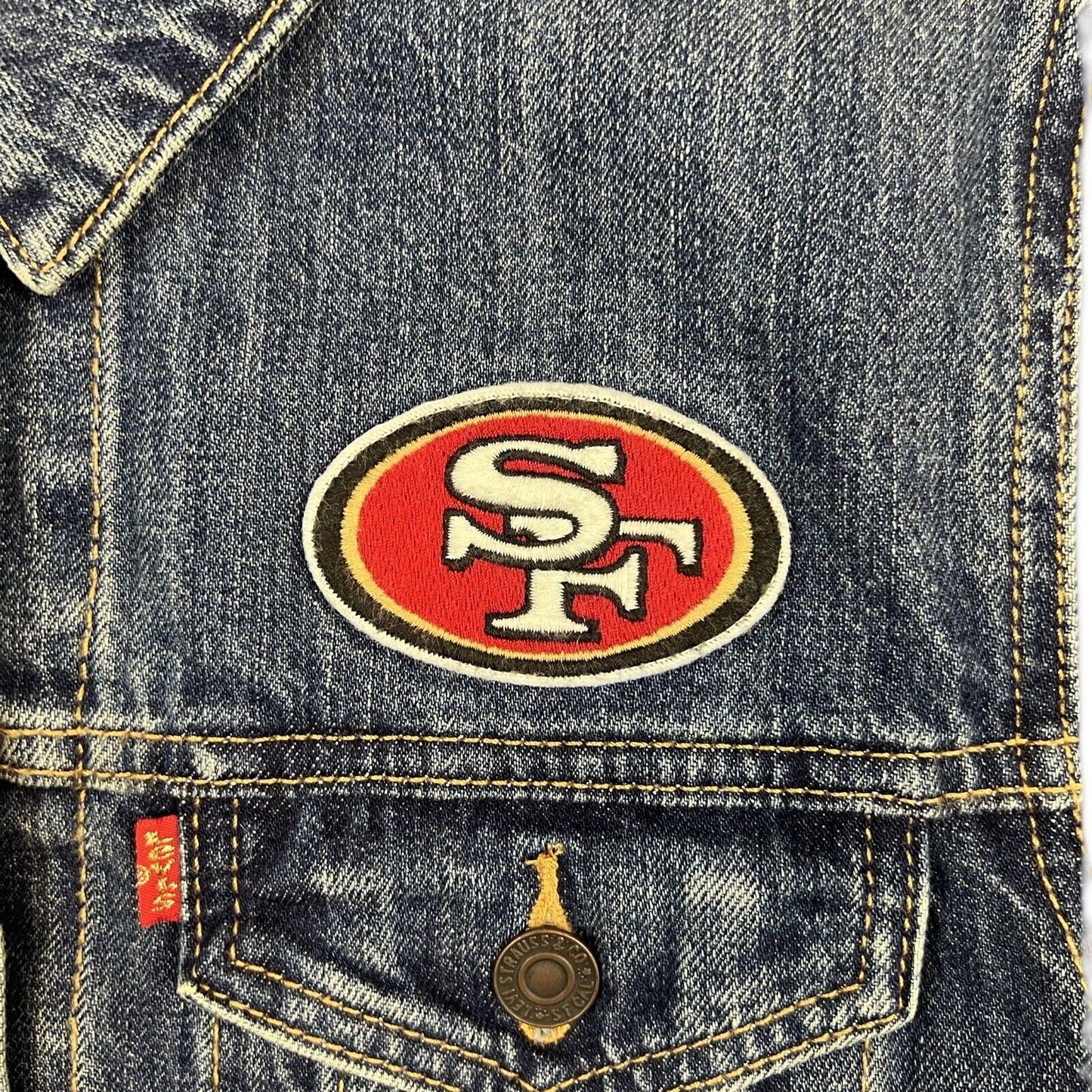 VTG LEVIS NFL COLAB SAN FRANCISCO 49ERS TYPE 3 TRUCKER DENIM JACKET S 38”