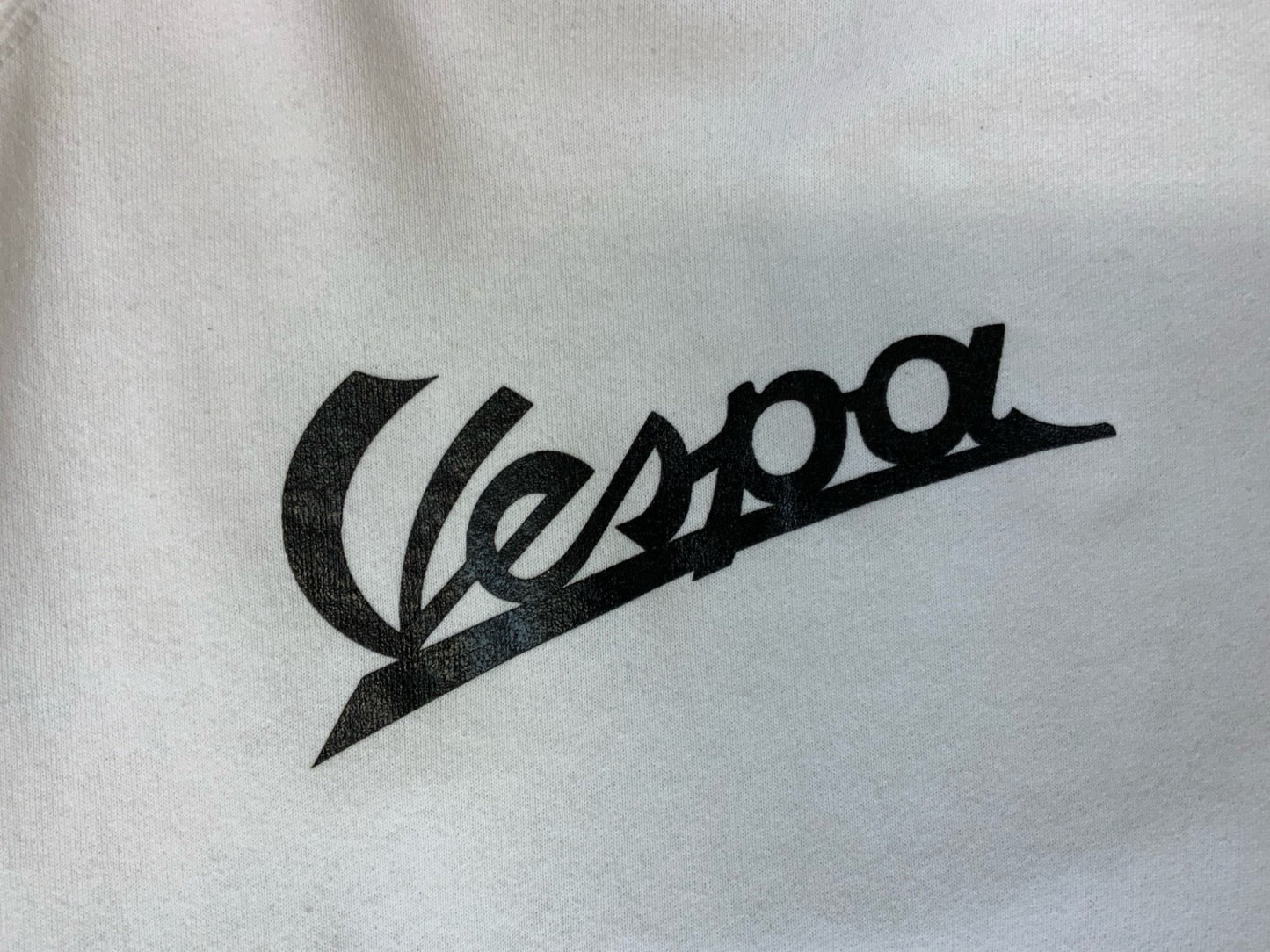 VTG VESPA FARO BASSO SCOOTER WHITE SWEATSHIRT FRUIT OF THE LOOM MOD L 40”