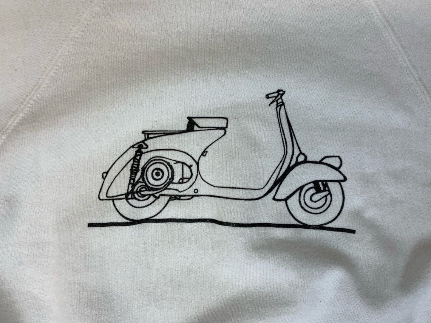 VTG VESPA FARO BASSO SCOOTER WHITE SWEATSHIRT FRUIT OF THE LOOM MOD L 40”