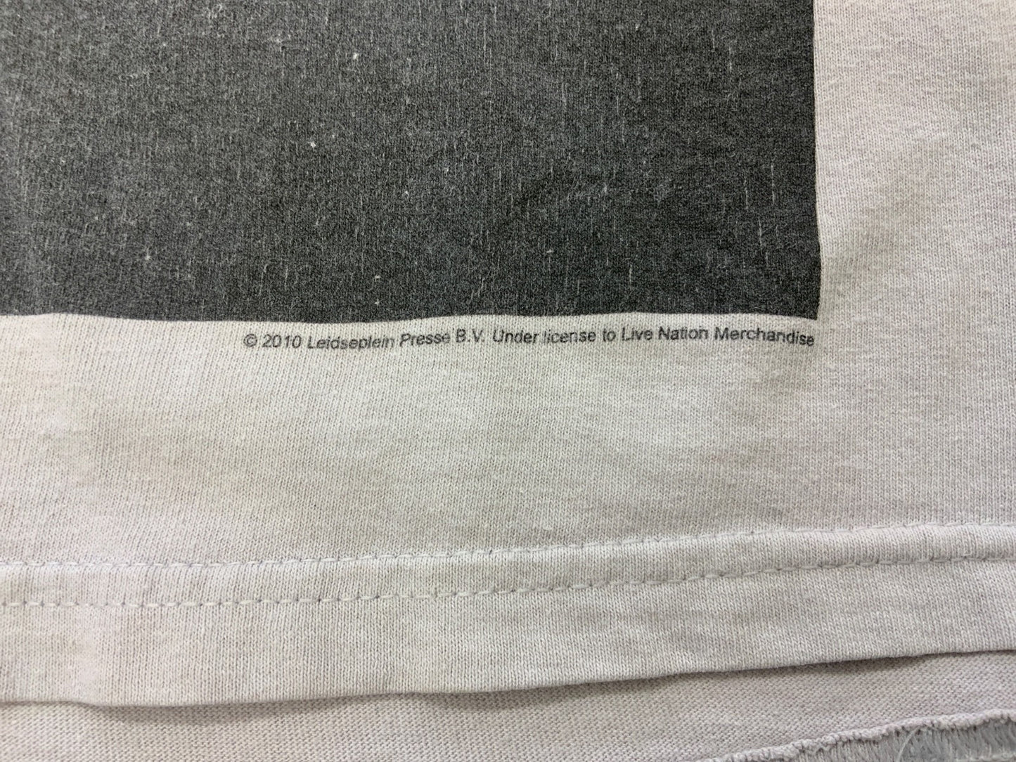 2010 AC DC GILDAN LICENCED LET THERE BE ROCK LIGHT GREY BAND GIG T SHIRT  M