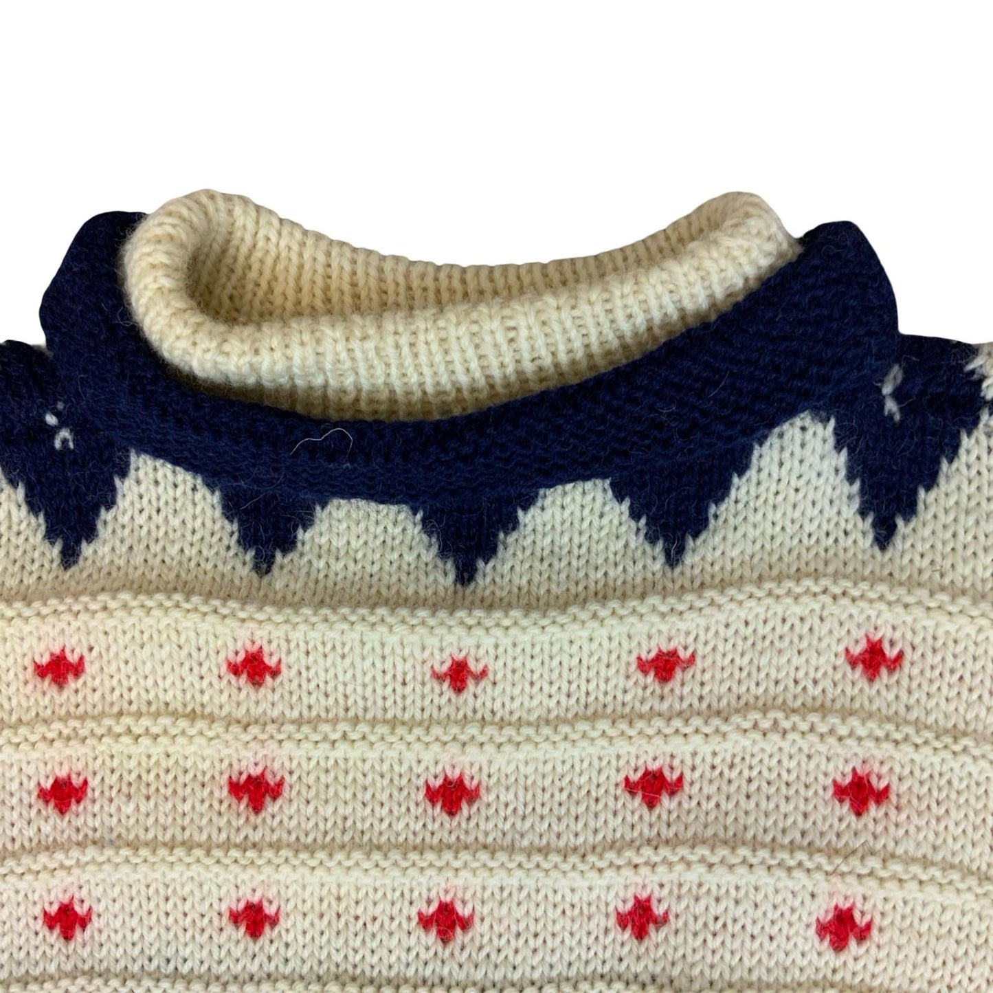 Vtg White Blue Red Fair Isle Geometric Pattern Textured Knit Pullover Sweater L