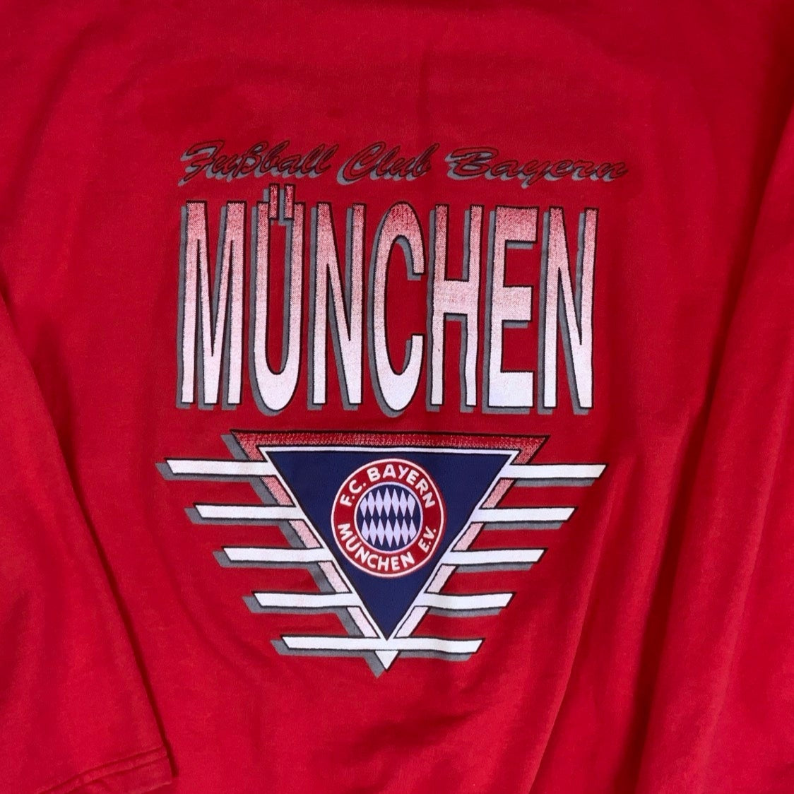 Vintage 90s 'Football Club Bayern München' Red 'Universal Athletics' Graphic Sweatshirt M L