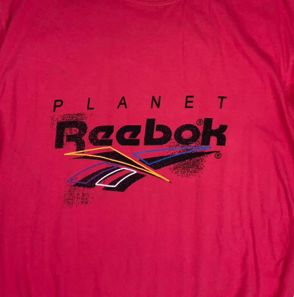 VTG 90S PLANET REEBOK RED GRAPHIC SPORTS TEE MEDIUM