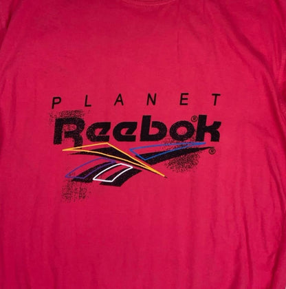 VTG 90S PLANET REEBOK RED GRAPHIC SPORTS TEE MEDIUM