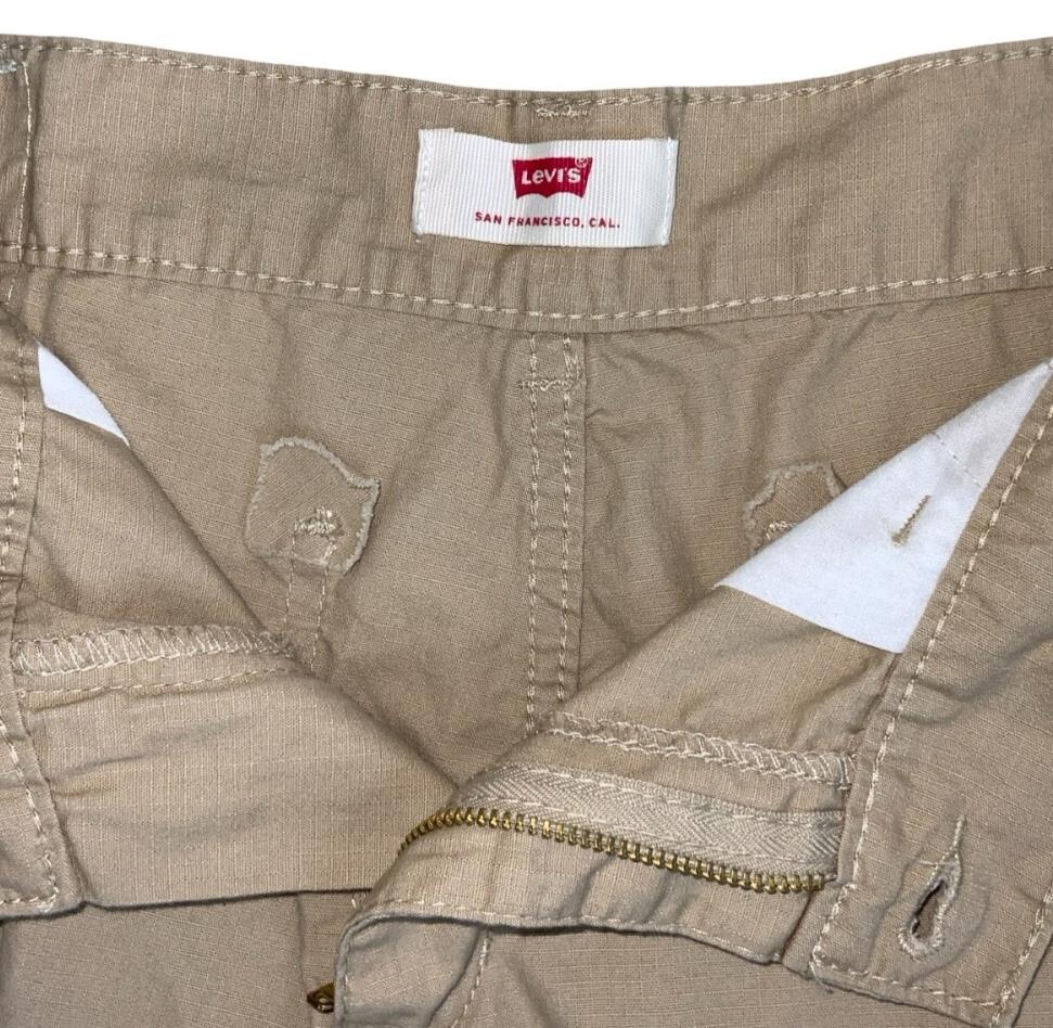 VTG 90s y2k 'LEVI'S' BEIGE CARGO RED TAB HIKING BEACH SUMMER MIDI SHORTS S
