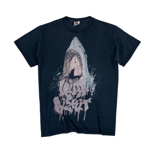Vintage y2k 'Fruit of the Loom' Limp Bizkit Band Shark Attack Graphic Tee S M