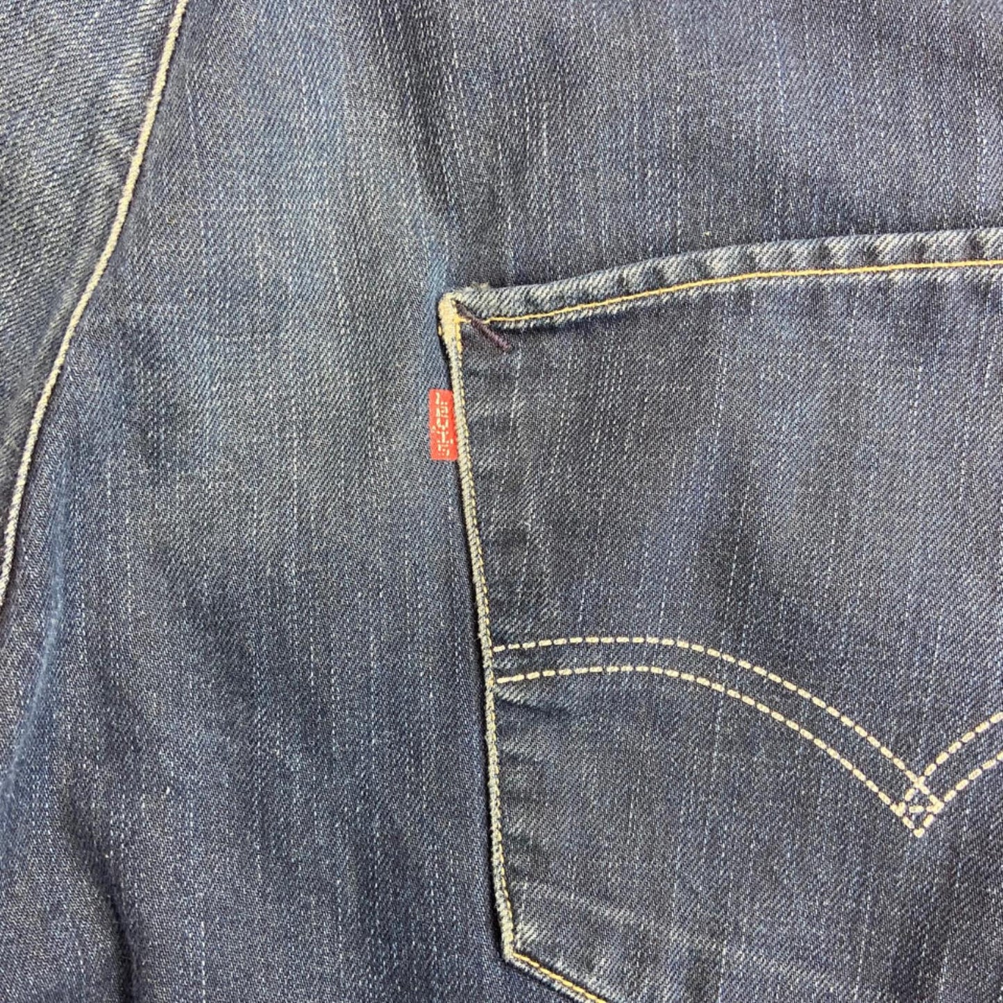 VTG LEVIS 3/4 LEG BAGGY SKATER JEANS DARK INDIGO SCREEN PRINTED PATCH 34’W 25’L